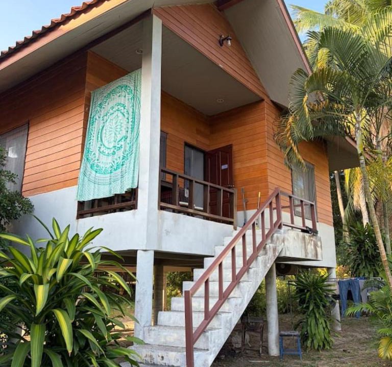 Thong Sala House | 300m to Beach Quiet Forest Fast WiFi