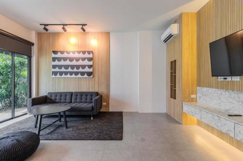 Cherngtalay Villa | 3BR Walk Beach And Beach Clubs thalang V243