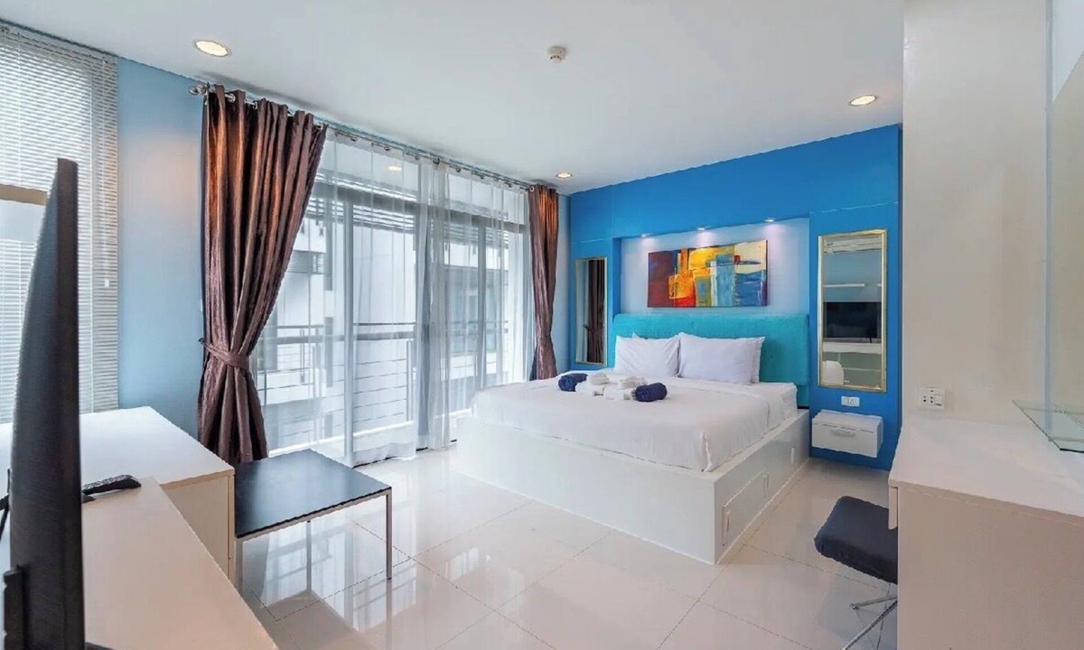 Kamala Apartment | 4BR Pool Retreat Quiet Living kamala regent c205