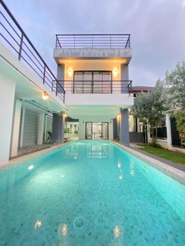 Kathu Villa | 5BR Lucky Pool Villa Kathu Golf - 12 guest