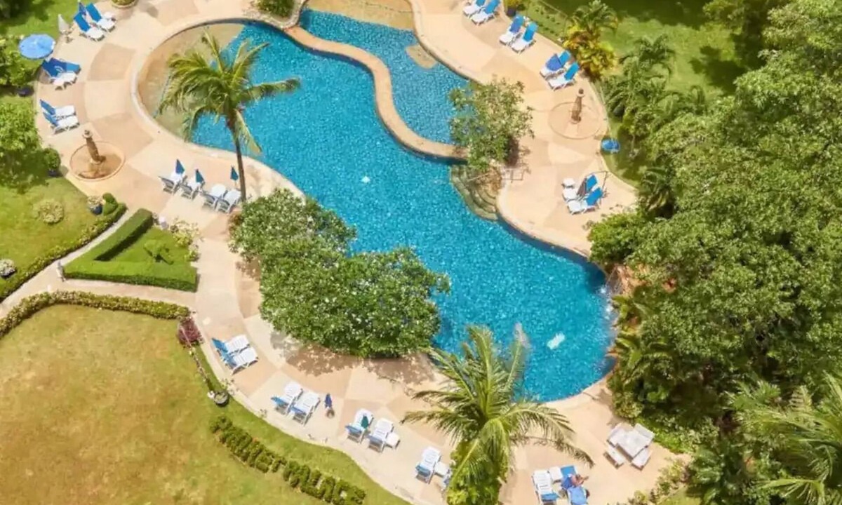 Patong Apartment | 65m² PATONG BEACH, SMART TVs, FAST WIFI, POOL, GYM