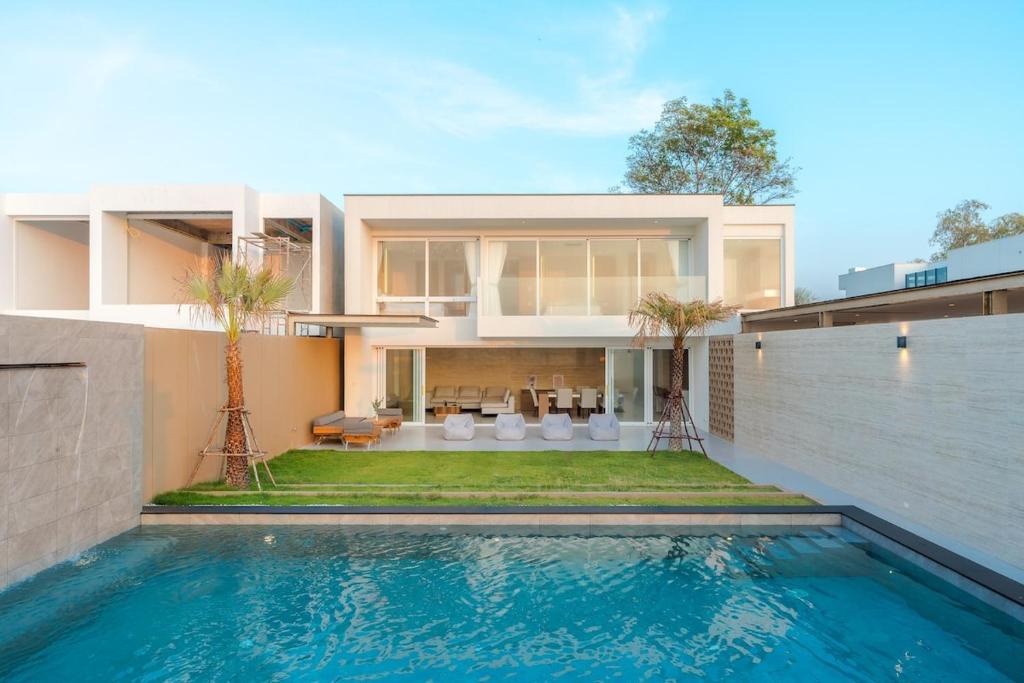 Cha-am Villa | 9910 stay pool villa Cha-am พูลวิลล่าติดทะเล บ้านติดทะเล ชะอำ