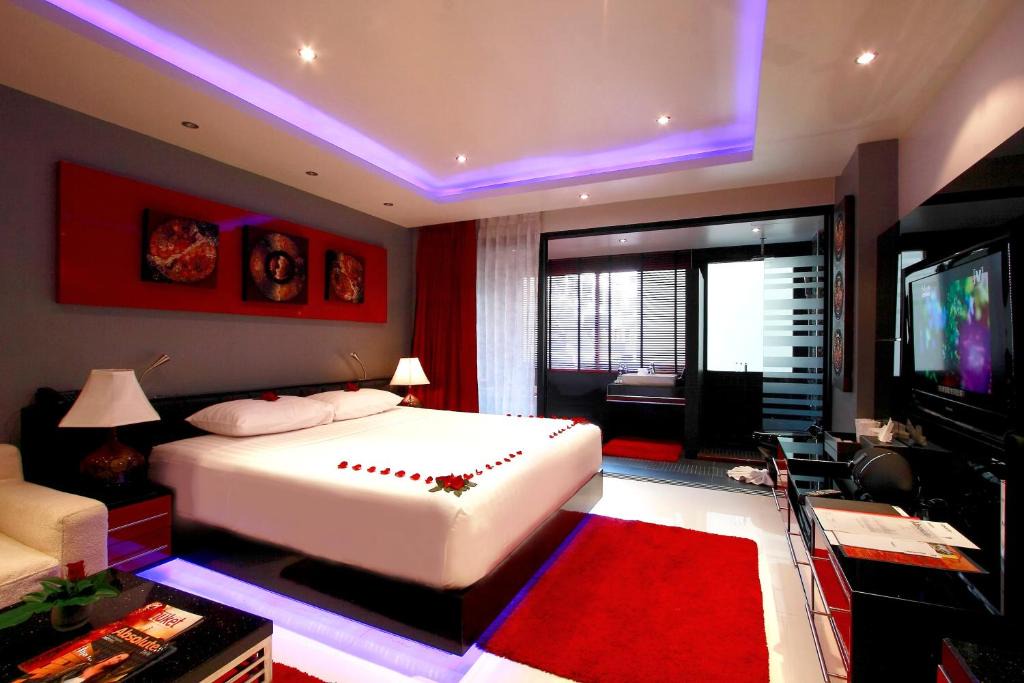 Patong Hotel | Absolute Bangla Suites
