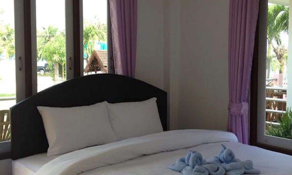 Sam Roi Yot Hotel | Baan Golden Resort