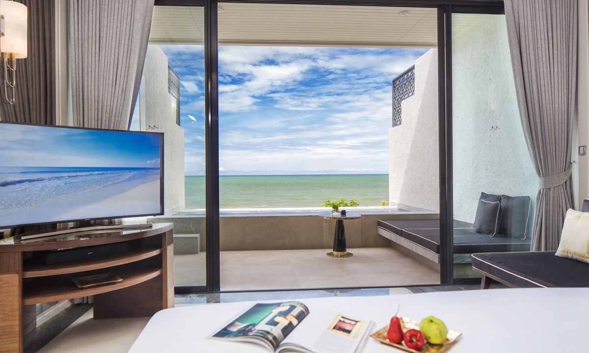 Cha-am Apartment | Beachfront Pool Suite