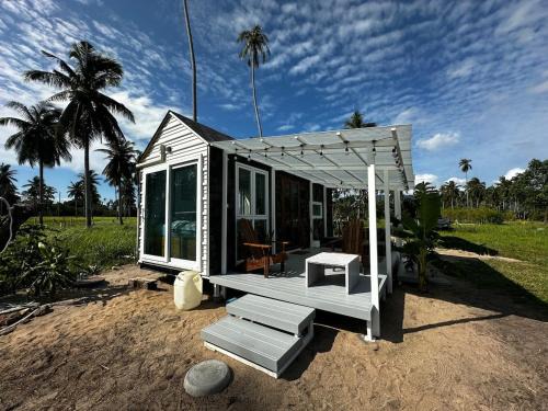 Lipa Noi House | Beachfront Tiny House - Eden Pod with FREE Rowboat
