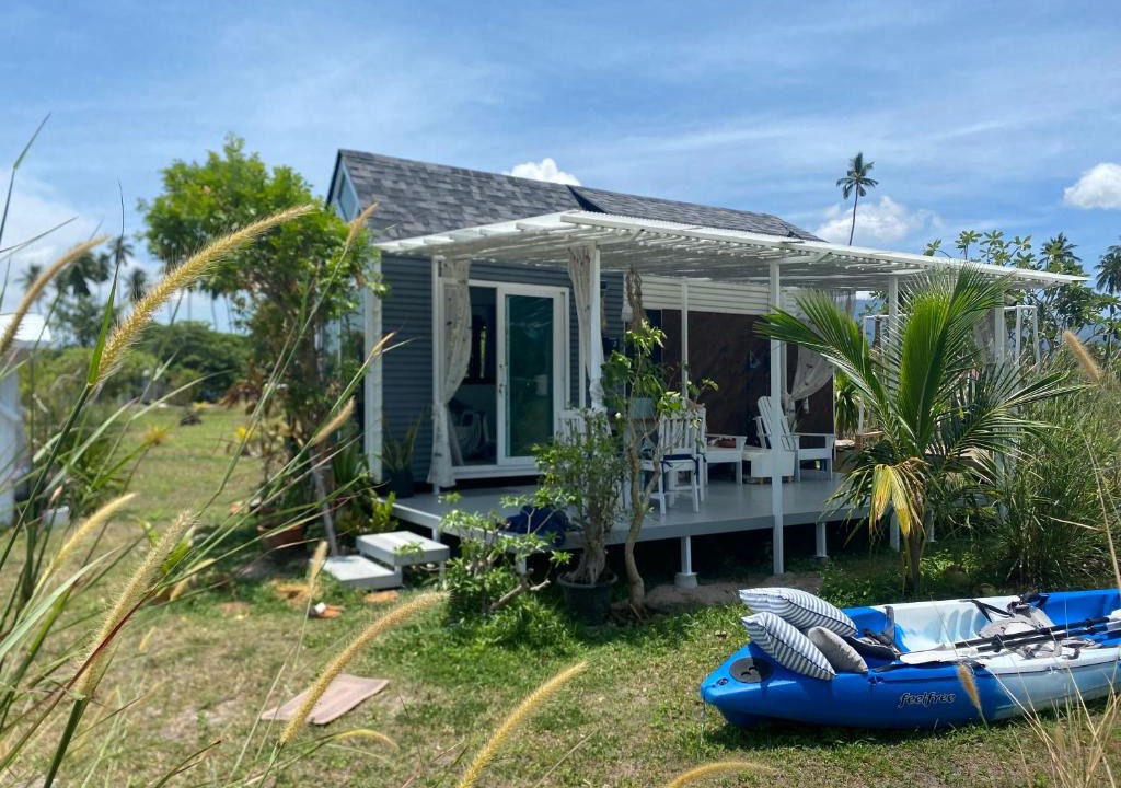 Lipa Noi House | Beachfront Tiny House, Koh Samui, Thailand with FREE Rowboat