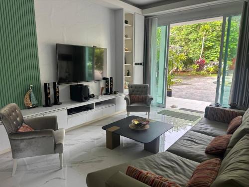 Krabi Villa | Beautiful villa between jungle, sea and mountain
