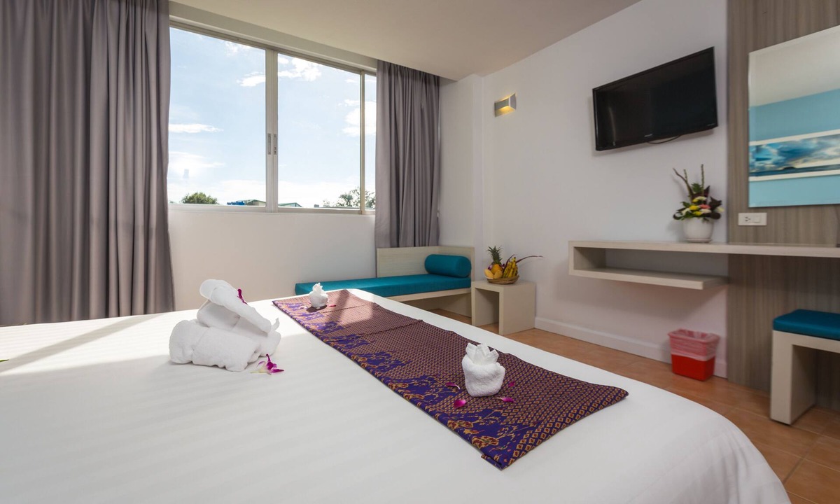 Karon Hotel | * Boutique hotel superior room #19, 3 min walk to karon beach *