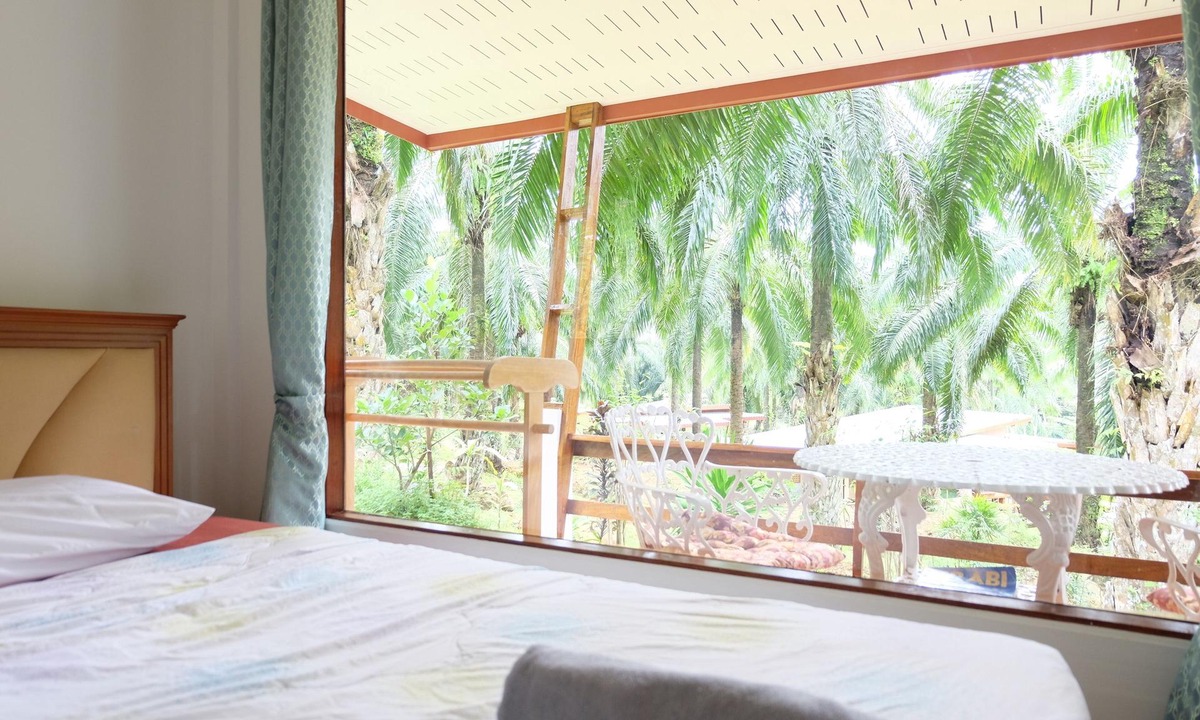 Khlong Thom Nuea House | Bungalow near Hot Spring Waterfall