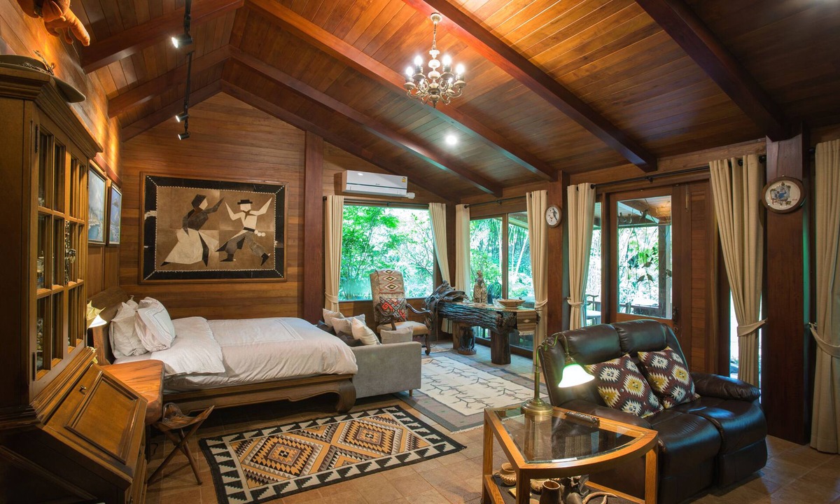 Ayutthaya Hotel | Cattani's Riverside Home