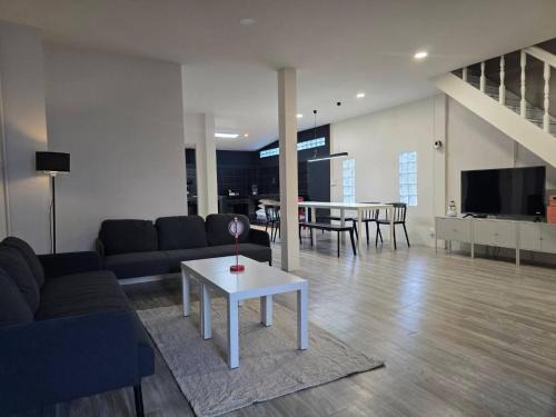 Nuanchan House | Charming 3-Bedroom House in Bueng Kum, Thailand