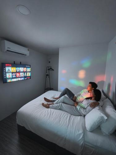 Ao Nang Ski Chalet | Cloud Bed Ao Nang- High Speed internet, Comfort bed , Smart Tv