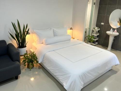 Khlong Sam Prawet Apartment | Coco City Jacuzzi 1-Airport City Access