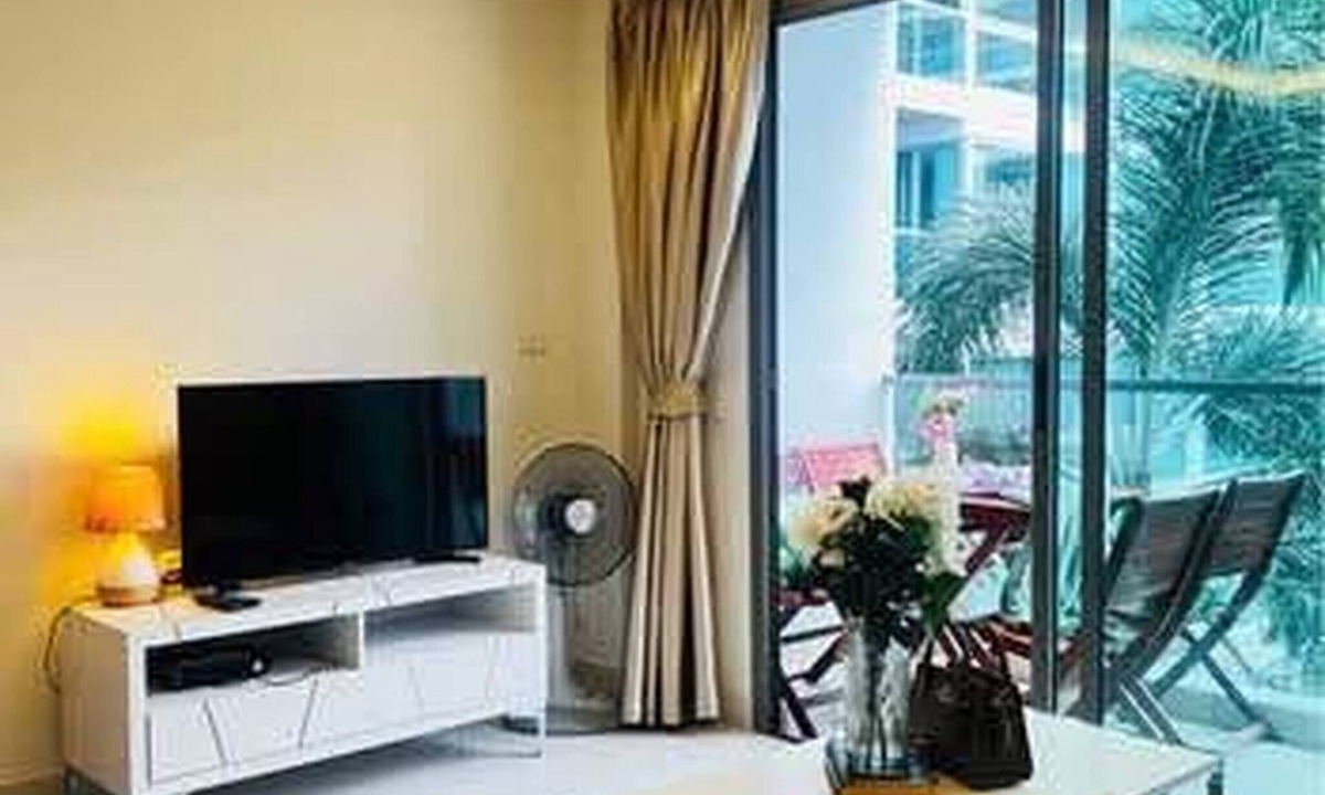 North Pattaya Apartment | Condo 2 Bedrooms 2 Bathrooms 100 walk to the beach