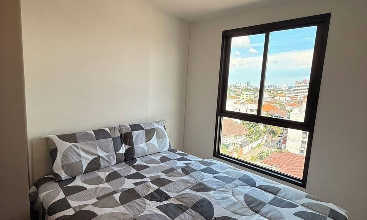 Phra Khanong Apartment | Cozy 1-bedroom apartment in fabulous Bang Chak area with AC