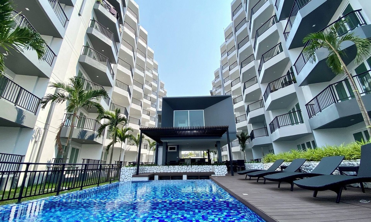 Kram Condo | Cozy Studio near the beach, AC, Wifi, Kitchen, Pools and Fitness