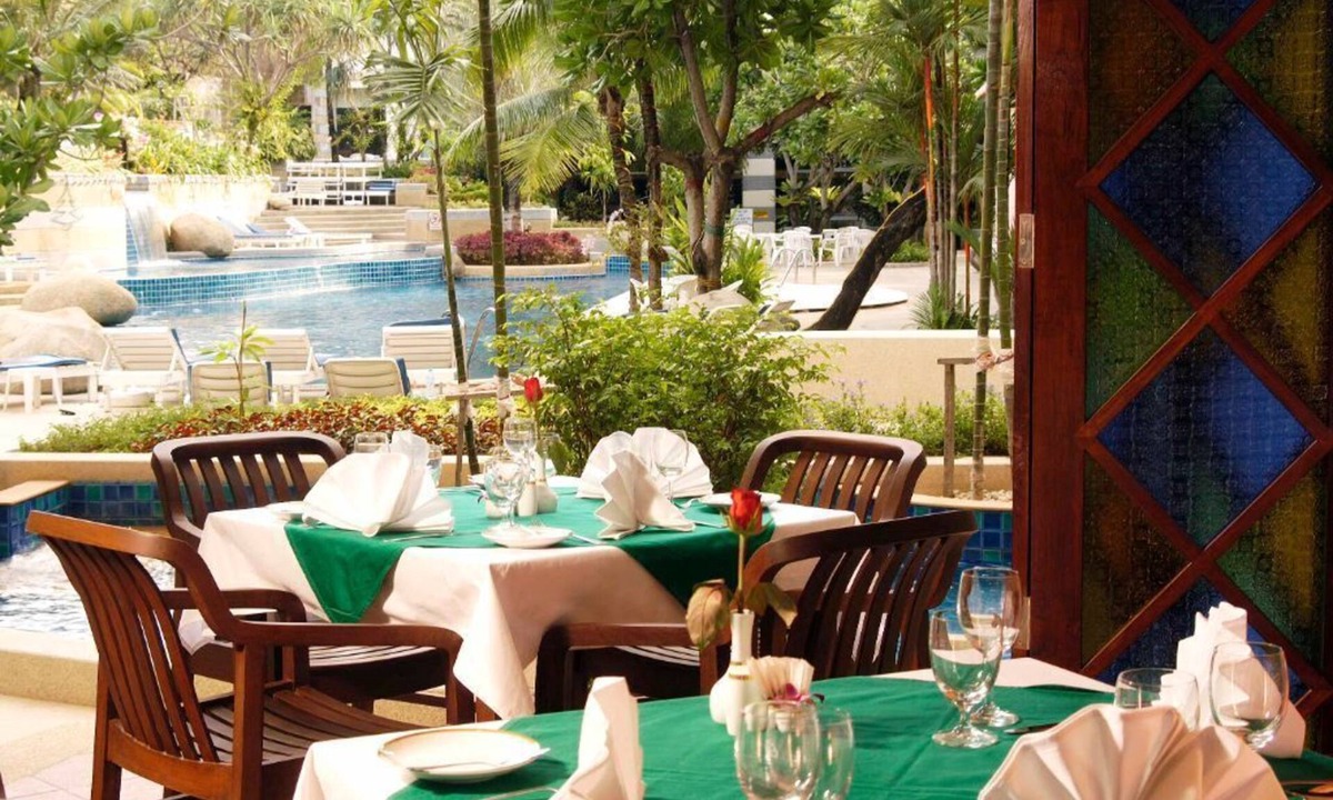 Patong Hotel | Deluxe Partial SEA-VIEW Room #02