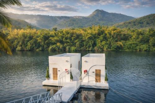 Tha Kradan Hotel | Heaven Raft Erawan Floating Resort Romantic River View
