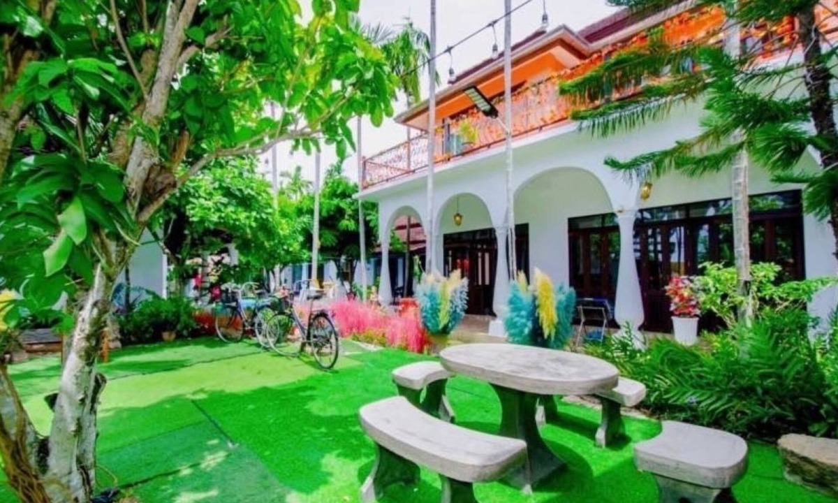 Na Chom Thian Villa | Karnie Cheer Pool Villa & Resort Pattaya with slow-paced atmosphere