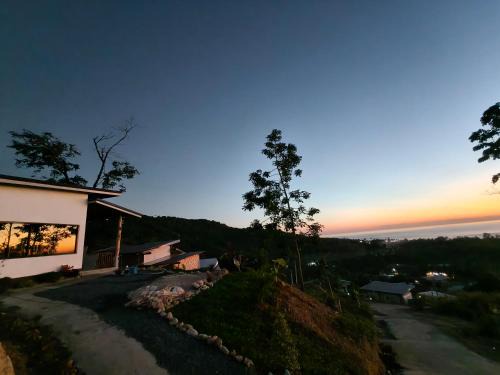 Ko Lanta Bed & Breakfast | Laeley 1,000 miles resort