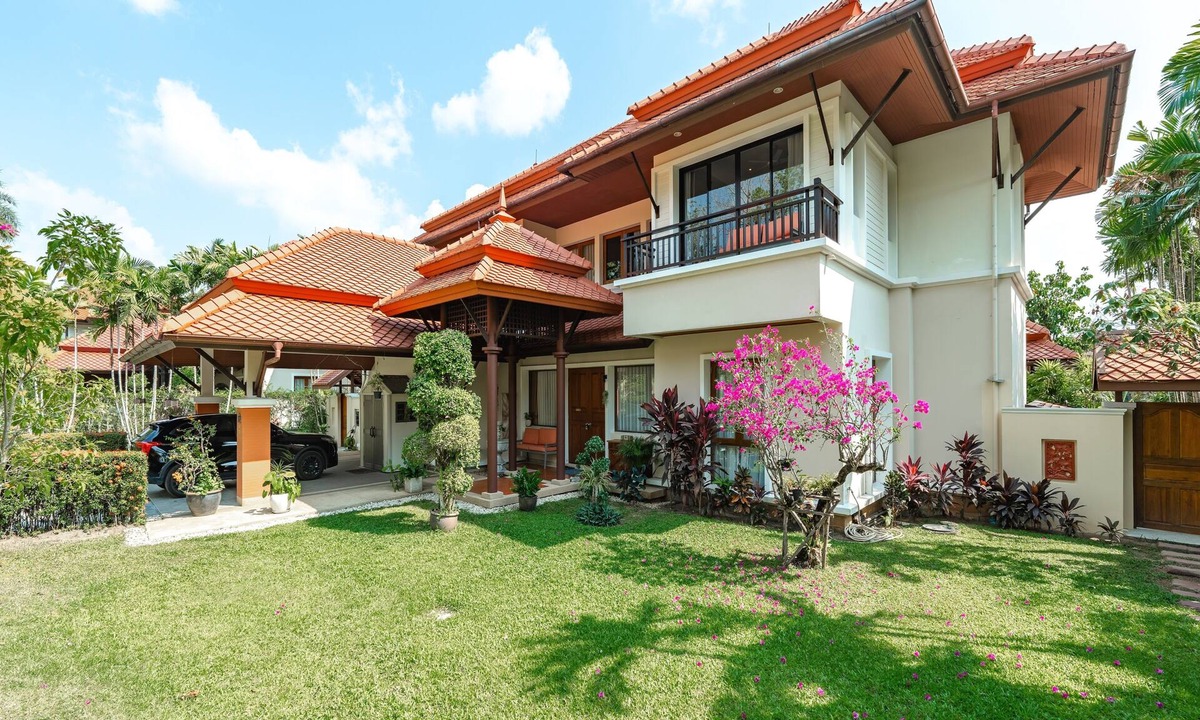 Choeng Thale House | Lakeview 4BR villa 4 minutes to Bangtao, Layan Beach with Laguna Golf course