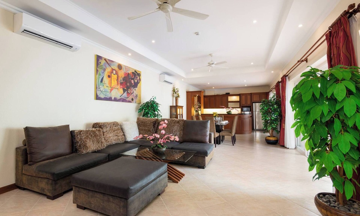 Jomtien Villa | Luxury 2BR pool villa Pratamnak Soi5 - 50m to beach