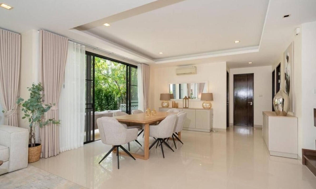 Laguna Villa | Luxury 5 bed Laguna Park no pool