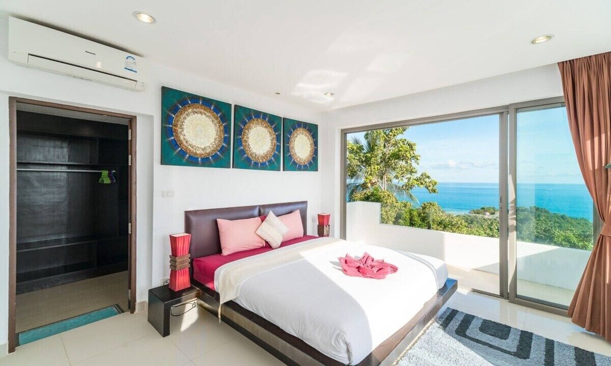 Bang Kung Villa | Luxury Retreat Awaits Exquisite Villa for Rent with Breathtaking Views.