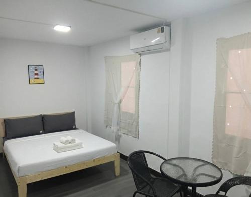 Na Thon Hostel | Middle Road Hostel
