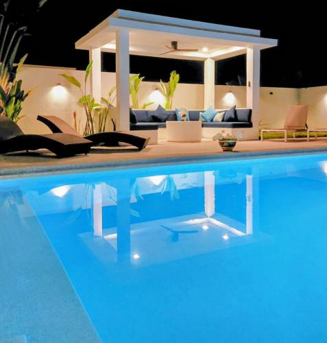 Bophut Villa | Modern 3 bedroom private pool villa near Fishermans Village