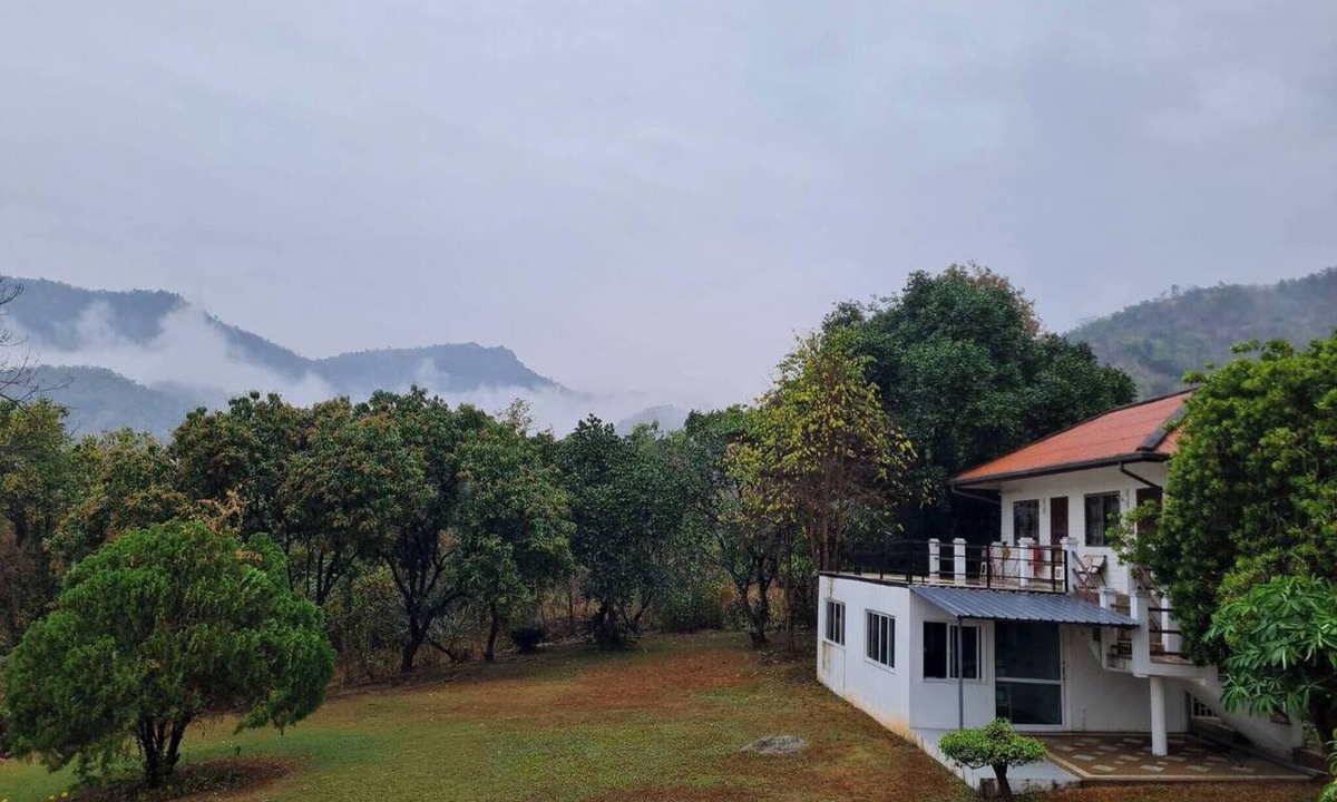 Phetchaburi House | Mountain Front Family Home Big Balcony For 4 Rare Birds, Bikes