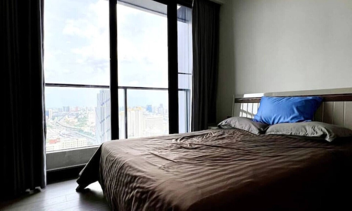 Rama 9 Apartment | Near Terminal 21 w/Balcony, Pool, Gym & Walk to MRT