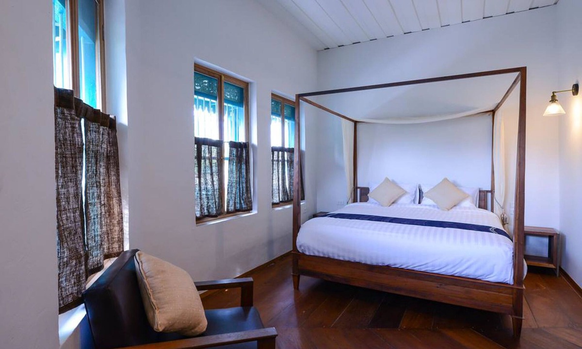 San Chao Pho Suea House | Neighbor Phuthon