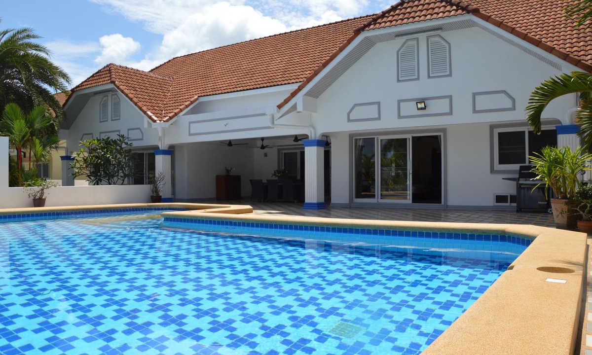 Thep Kasattri Villa | North of the island, 8 min from Thanyapura, Beautiful villa with swimming pool