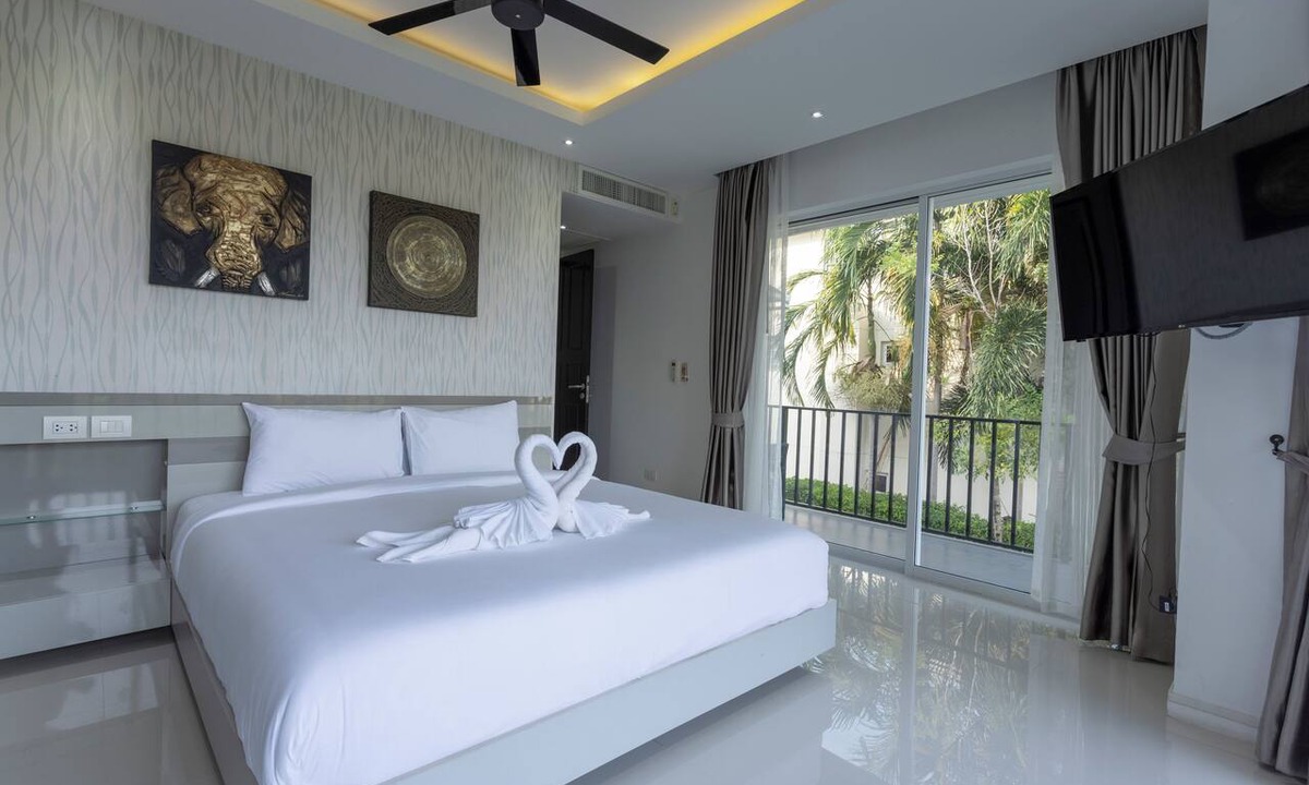 Chalong Villa | Oceanview 4BR Villa Jacuzzi Escape V180