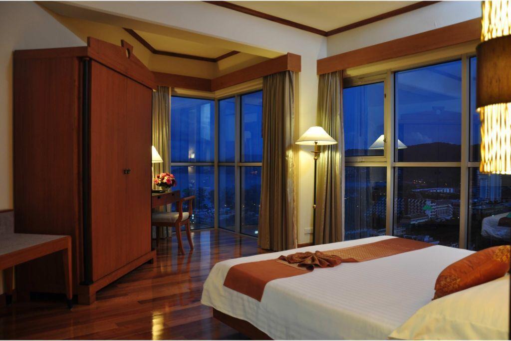 Patong Hotel | Paradise Suite ROOM #15, @ PATONG Beach