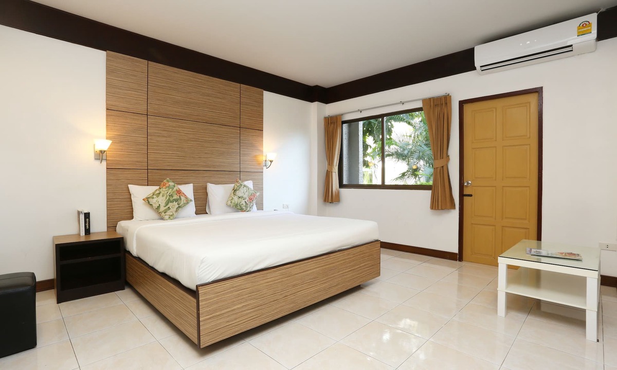 Talat Nuea Hotel | Pattra Mansion by AKSARA Collection