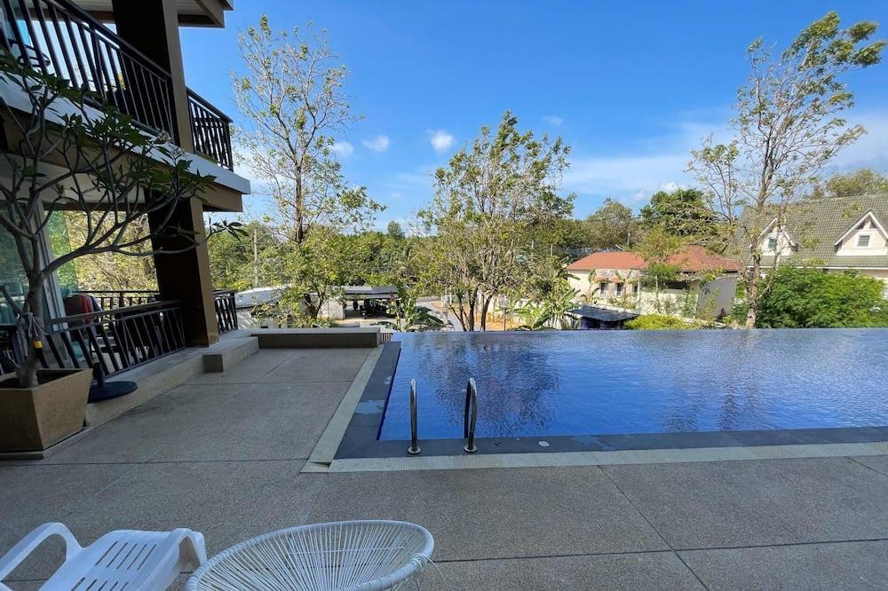 Ban Saiyuan Apartment | Peaceful Condo in Rawai, poolside apartment