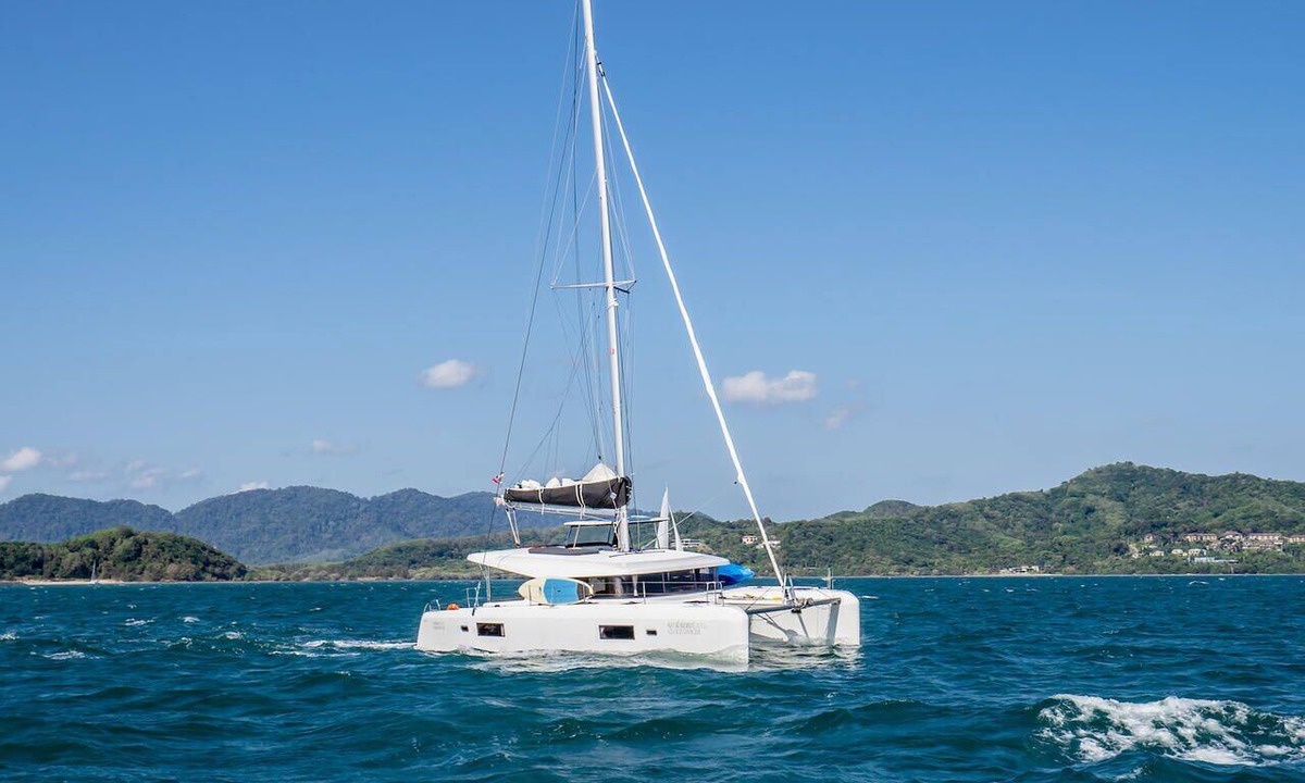 Pa Klok Boat Rental | Phuket Sun and Beach Sailing Extravaganza