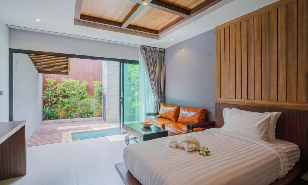 Talat Nuea Resort | Romantic Room with Private Plunge Pool/Located in Siray Bay 5 Minto Phuket Town