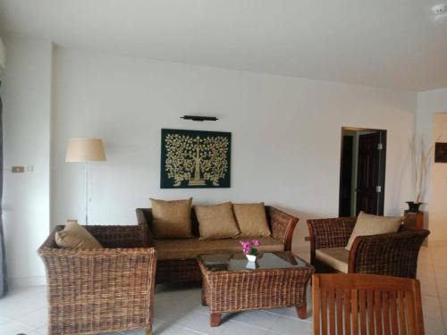 Tha Thaewawong Apartment | Sandy Home