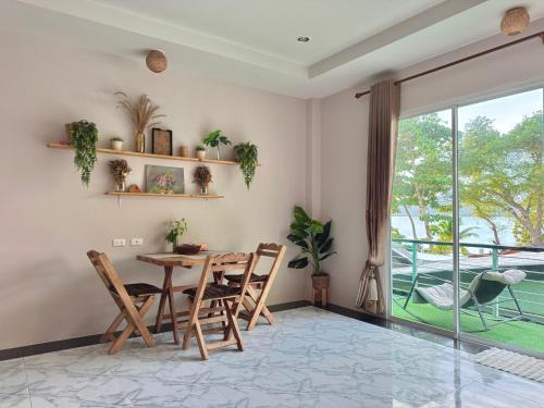 Wichit Apartment | Sea Dreamer Beachfront Apartments