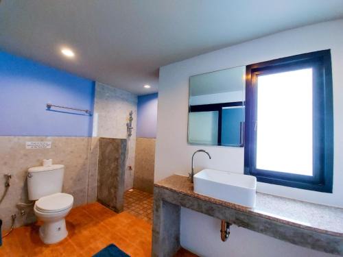 Chalong Hostel | Six Pack Cottage