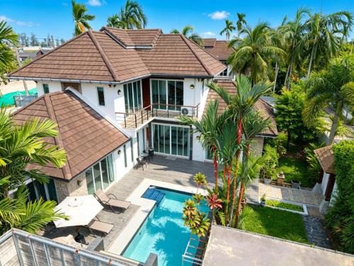 Cherngtalay Villa | Surin 4 Bedrooms Balinese Style Holiday Villa Private Pool Private and Quiet 8-Minute Walk to the Beach New Home Special Offer