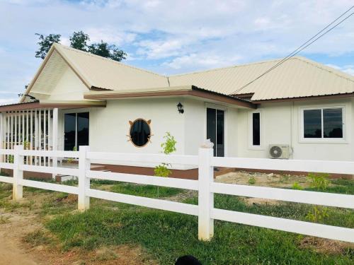 Plaeng Yao House | Tambai cafe and home stay