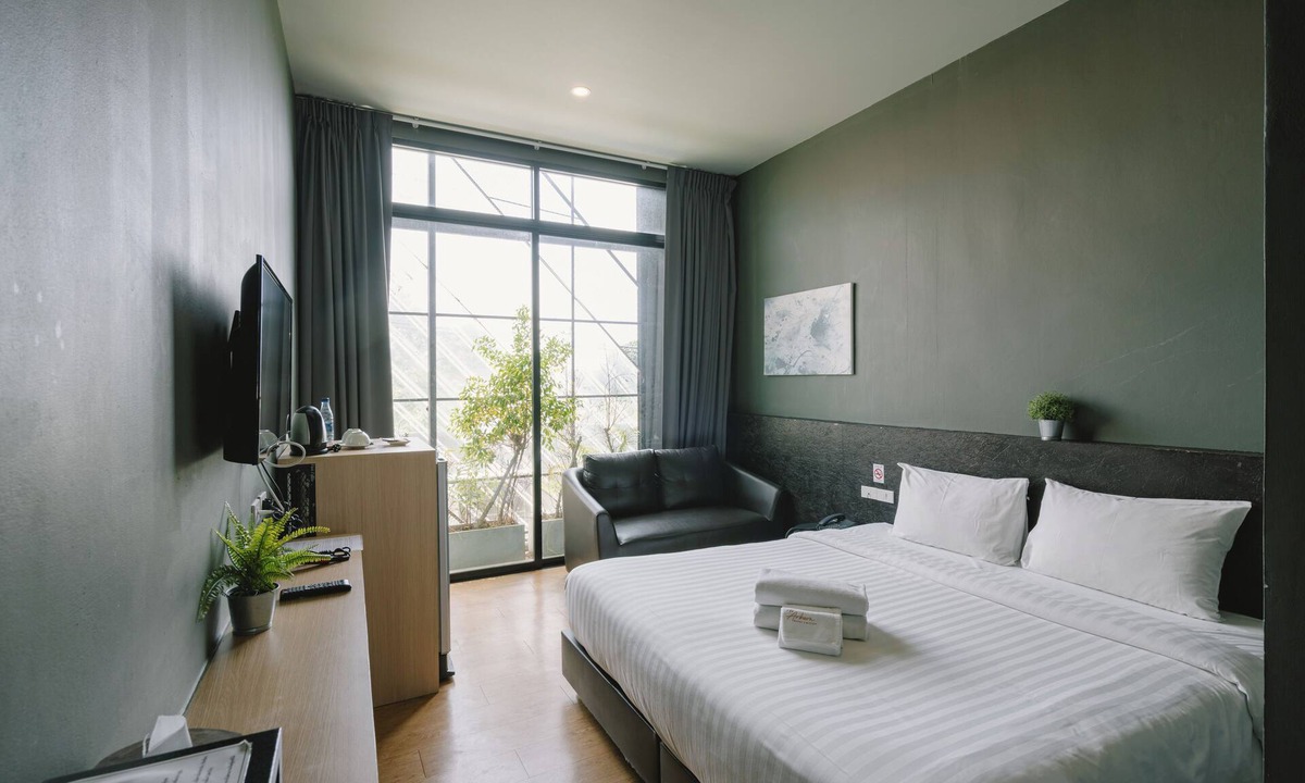 Talat Yai Hotel | The Arbern Hostel x Bistro