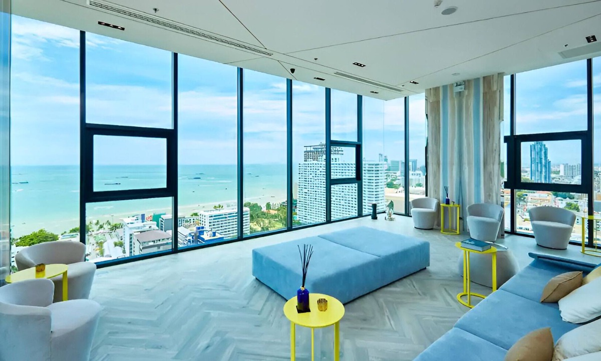 North Pattaya Condo | The Base Central Pattaya - Rooftop Pool