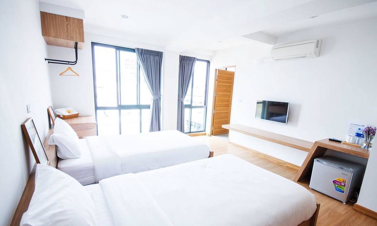 Chonburi Hotel | The LogBook Room and Cafe