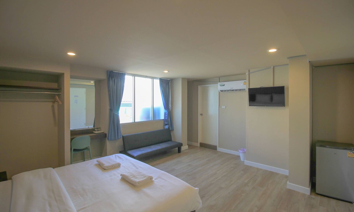 Ban Bang Saen Hotel | The Sea Bangsaen Hotel